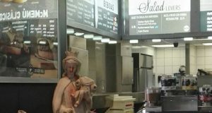 Ресторанчик McDonald's оказался в центре религиозного скандала
