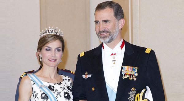 Король и королева отправились в Португалию
