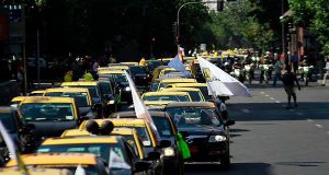 Таксисты провели забастовку в Барселоне