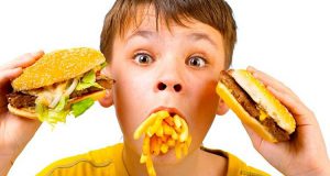 Рекламируемые по ТВ продукты могут вызывать ожирение у детей