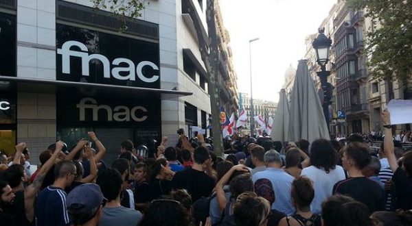В Барселоне люди вышли на митинг против исламизации страны