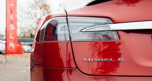 Электромобили Tesla стали более продаваемыми в 2017 году