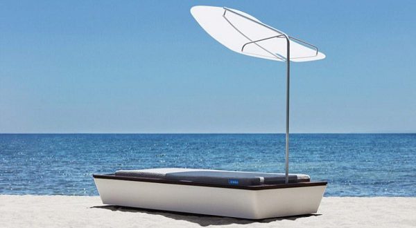 На одном из пляжей Ибицы можно отдохнуть на шезлонге стоимостью 50 000 евро