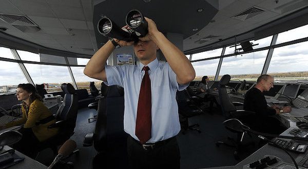 Пилоты и авиадиспетчеры просят сохранить возможность служебного общения на родном языке