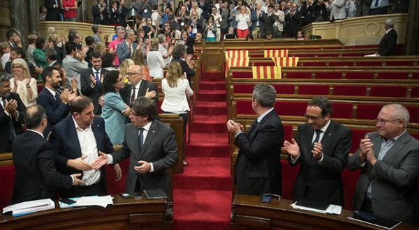 Каталония: Закон о референдуме принят!