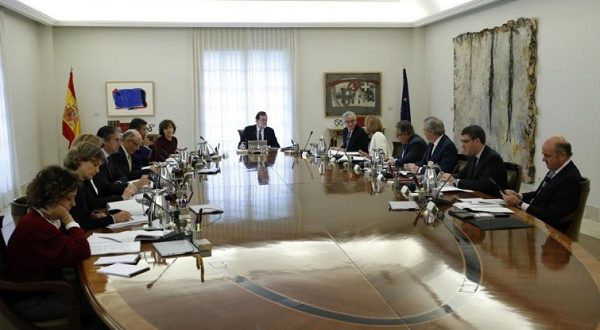 Испанские власти отстранили действующее правительство Каталонии от управления регионом