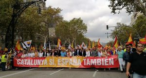 На приуроченный ко Дню Испании на военный парад пришло много участников и зрителей