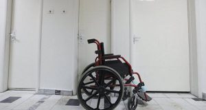 Handytronic представила инвалидную коляску, которой можно управлять мыслями
