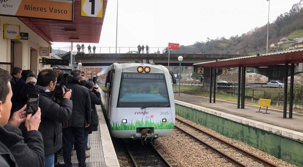 Поезд, работающий на природном газе, представлен в Испании