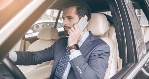 Власти Испании анонсировали ужесточение мер к водителям, разговаривающим по телефону