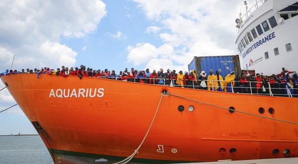 Испания ответила отказом на запрос экипажа Aquarius