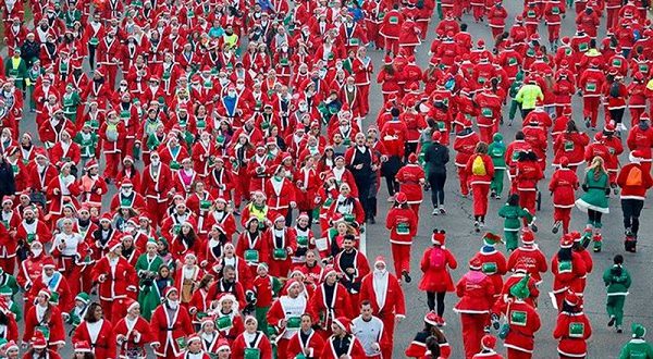 По улицам Мадрида пробежали тысячи Санта-Клаусов