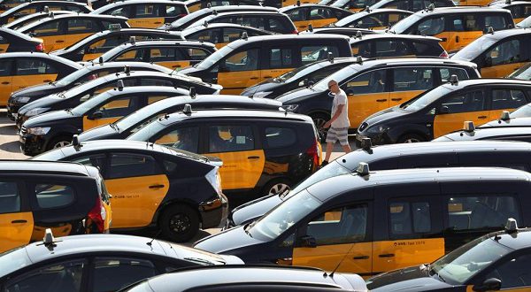 Таксисты Барселоны снова хотят бастовать против Uber и Cabify