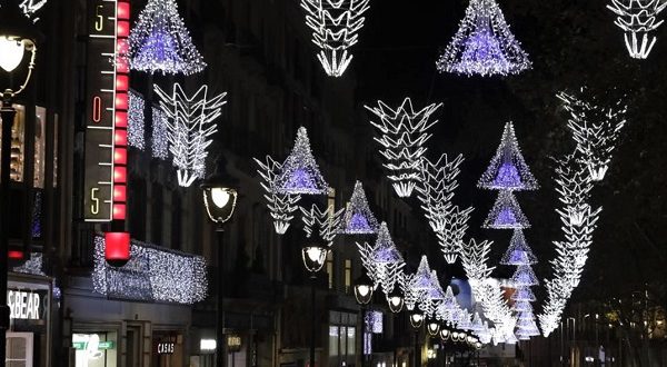 Испания зажигает рождественские огни
