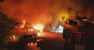 Сразу 10 машин сервиса Cabify сгорели на парковке в Севилье