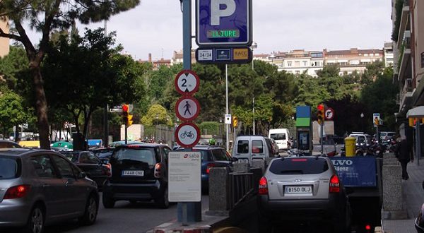 Власти Барселоны дали работникам парковок дополнительные полномочия