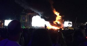 Фестиваль Tomorrowland омрачился пожаром на сцене
