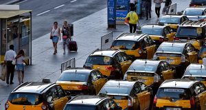 Таксисты-официалы провели очередную акцию протеста против Uber и Cabify