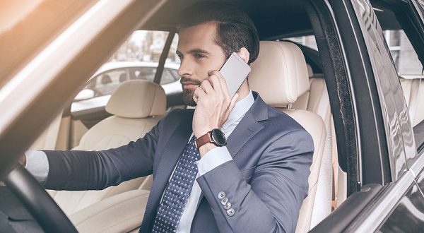 Власти Испании анонсировали ужесточение мер к водителям, разговаривающим по телефону