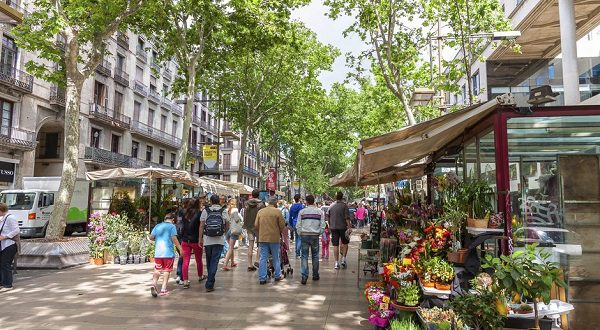 Репутация Барселоны страдает от торговцев на ее улицах