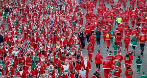 По улицам Мадрида пробежали тысячи Санта-Клаусов