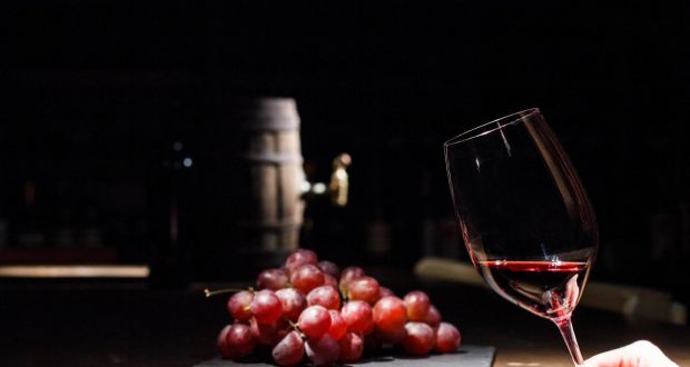 Эксперты из Томска нашли в испанском вине пестициды