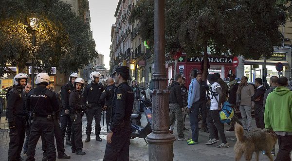 Мадридская полиция выгоняет «мантерос» из метро